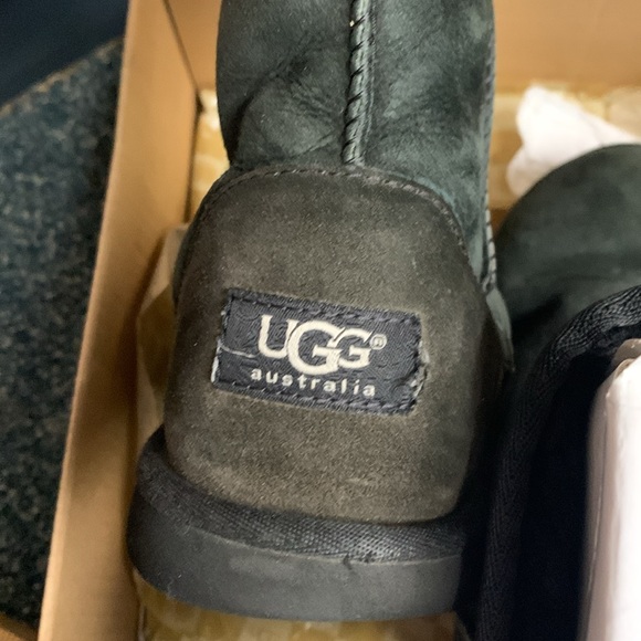UGG Classic Boots - Picture 5 of 6